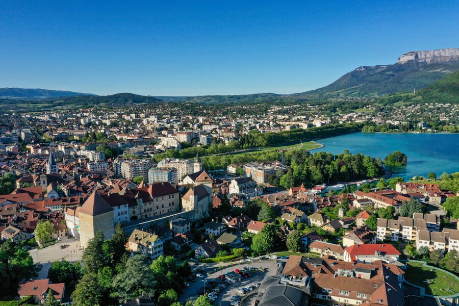 Discover old Annecy : guided tour