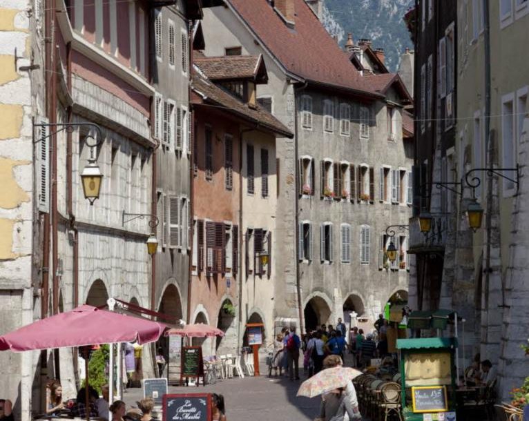 Les rues à arcades d'Annecy