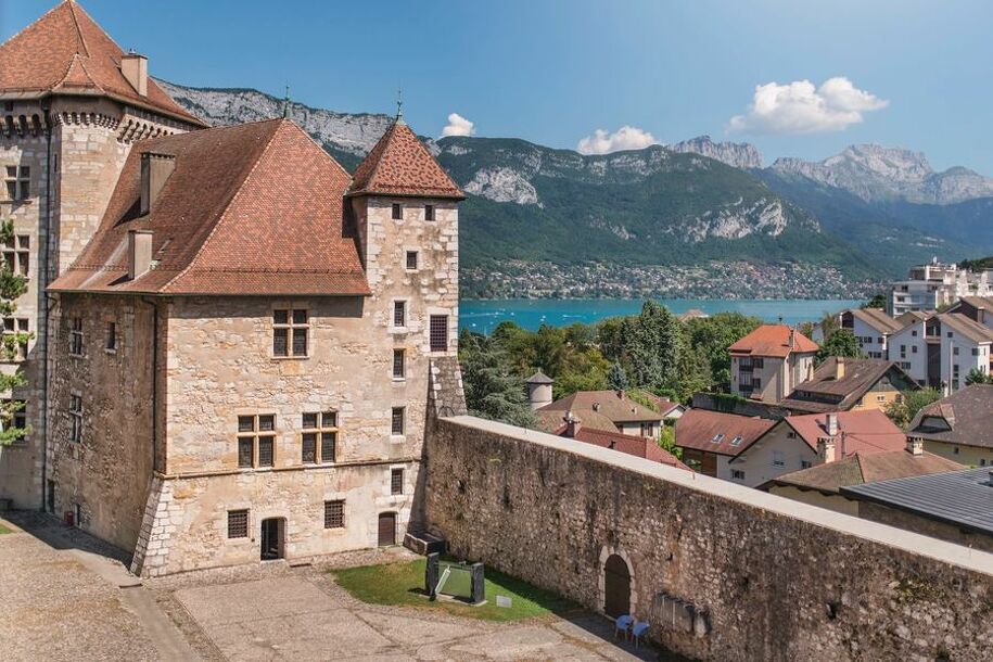 Raum Archäologie und Umwelt am See von Annecy