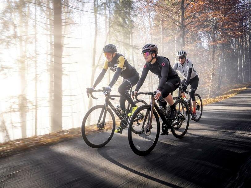 Tour du lac par les cols - Fahrradrouten