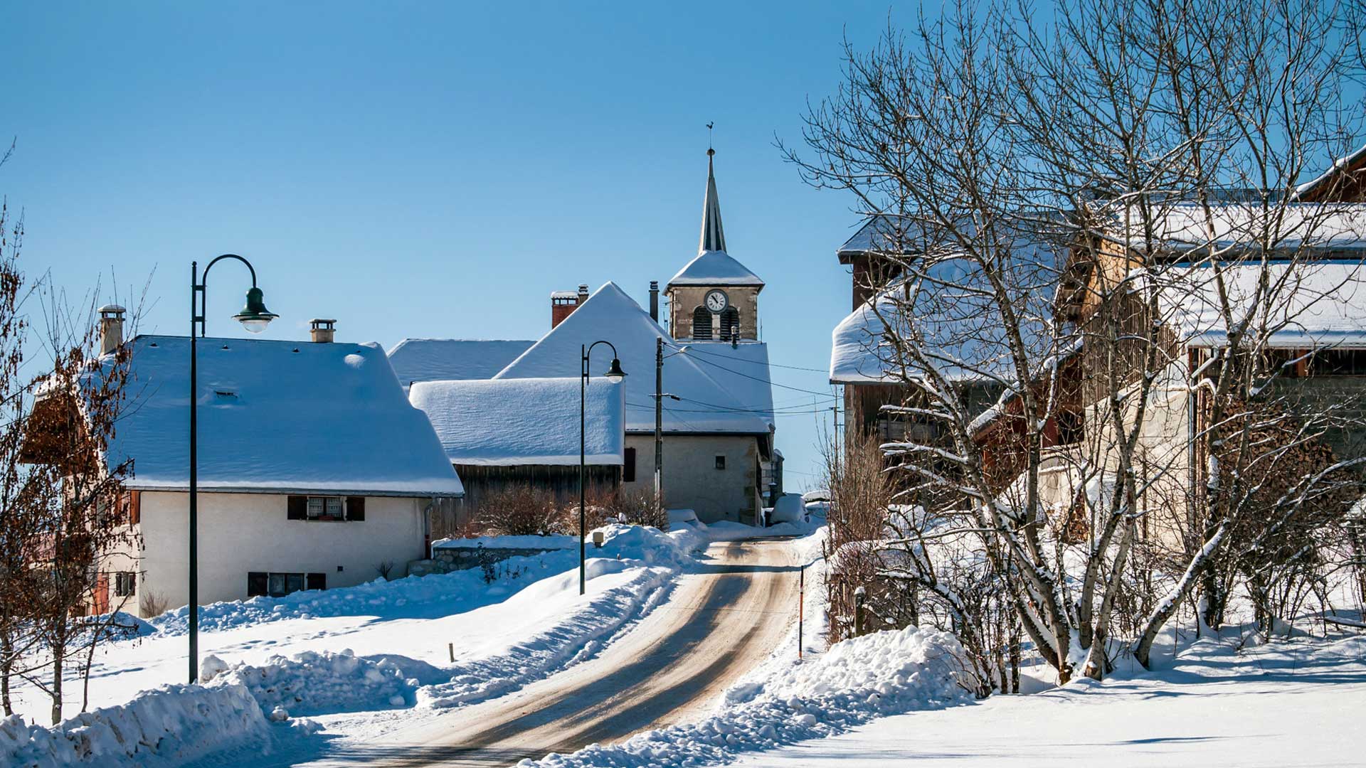 Le village de Leschaux sous la neige